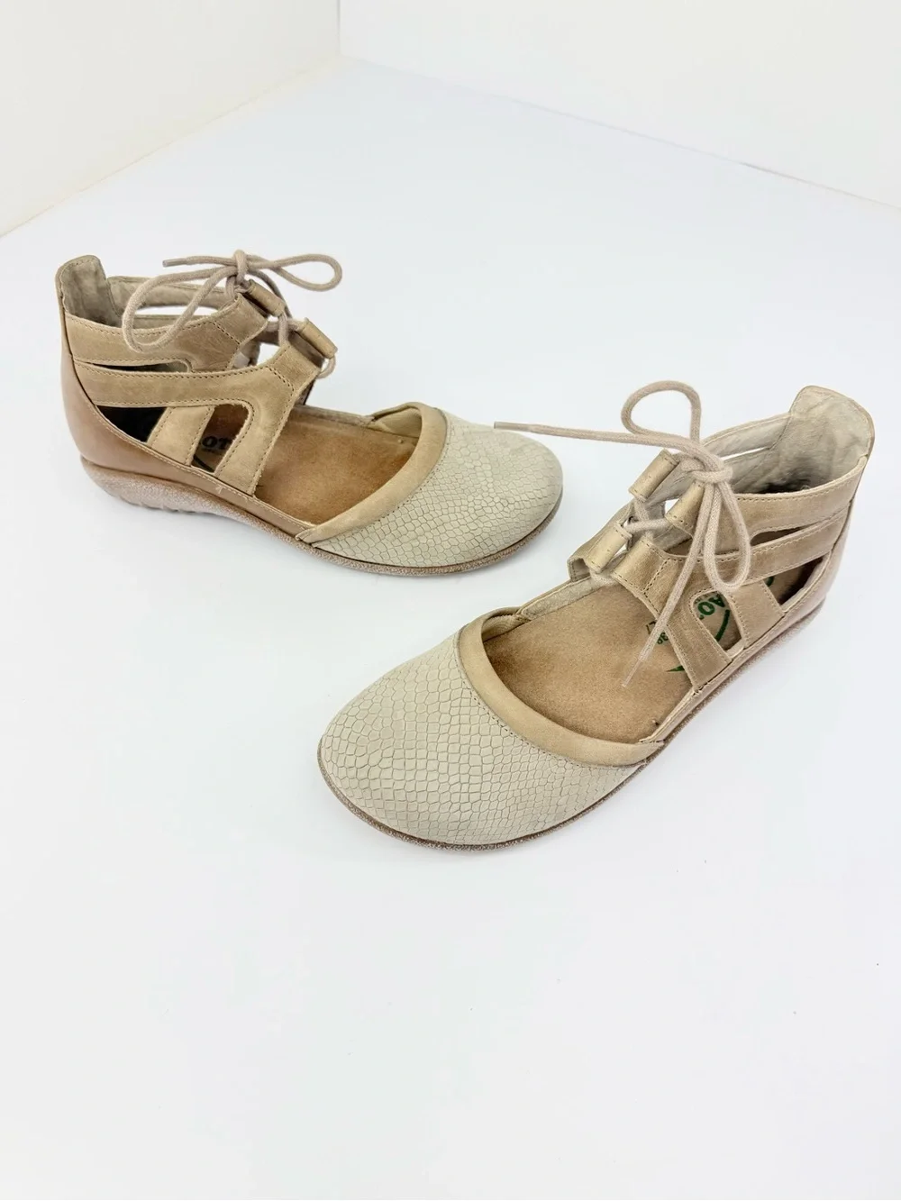 Naot KATA Beige Tan Neutral Orthopedic Closed Toe Lace Up Walking Shoes